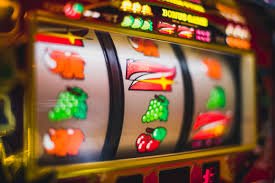 KBZPay ဖြင့် online gaming ငွေသွင်း ပြုလုပ်နေသော မြင်ကွင်း